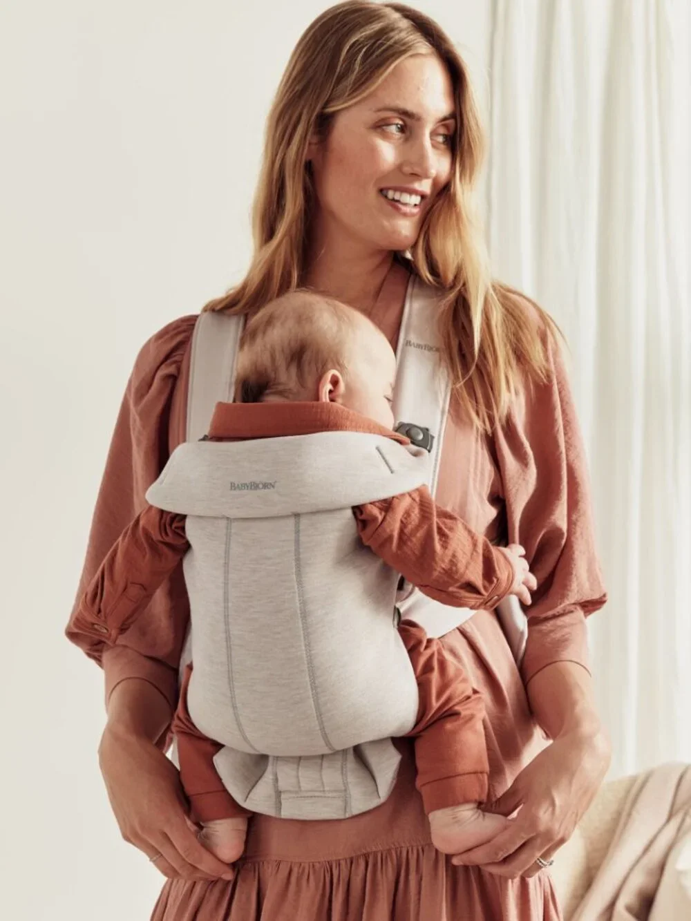 Baby Bjorn Carrier Mini in Light Beige 3D Jersey - Picture 2 of 6